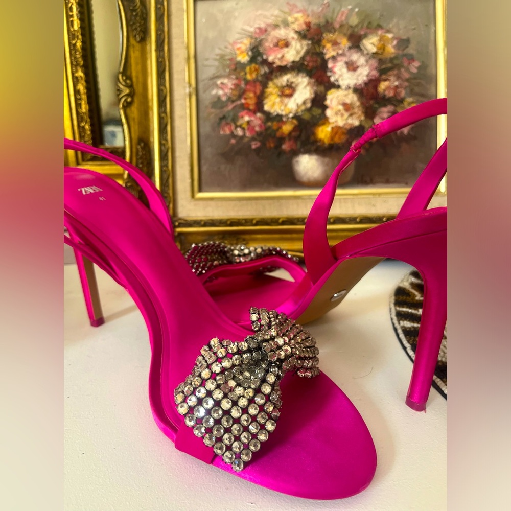 Fafafafabulous! Pink and bling what more could a girl ask for.
